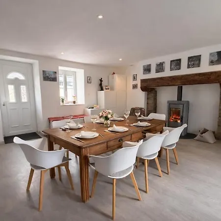 Maison De Charme, Calme, Nature, Terrasse Et Cinema بيت للعطل *